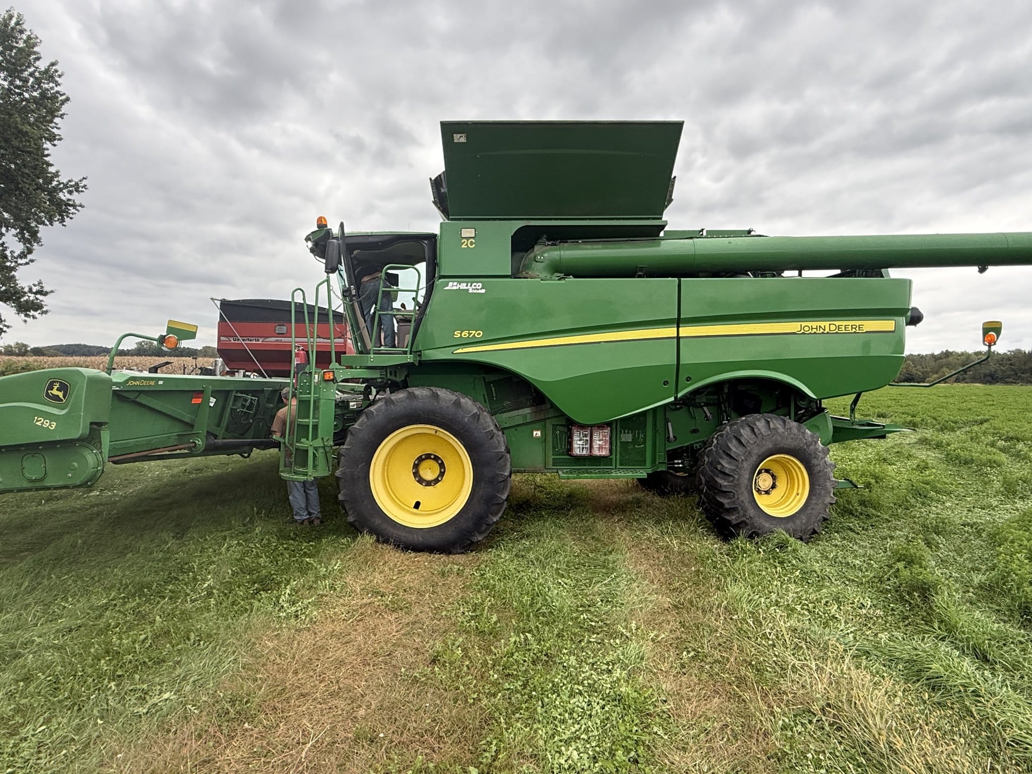 2012 John Deere S670 Combine
